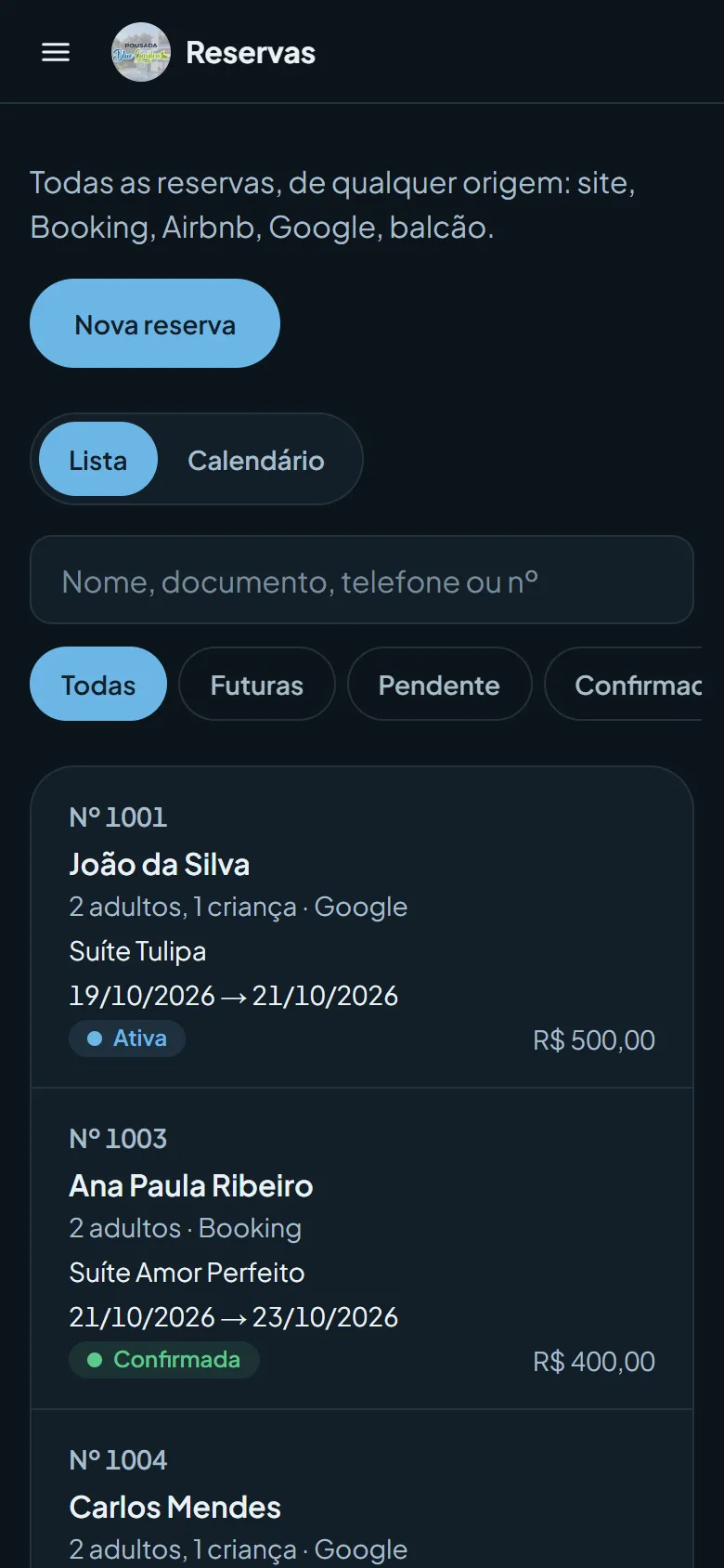 A lista de reservas no celular, com origem, datas e valor